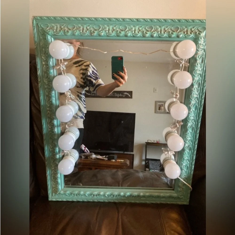 Vintage teal mirror with vanity lights attached
